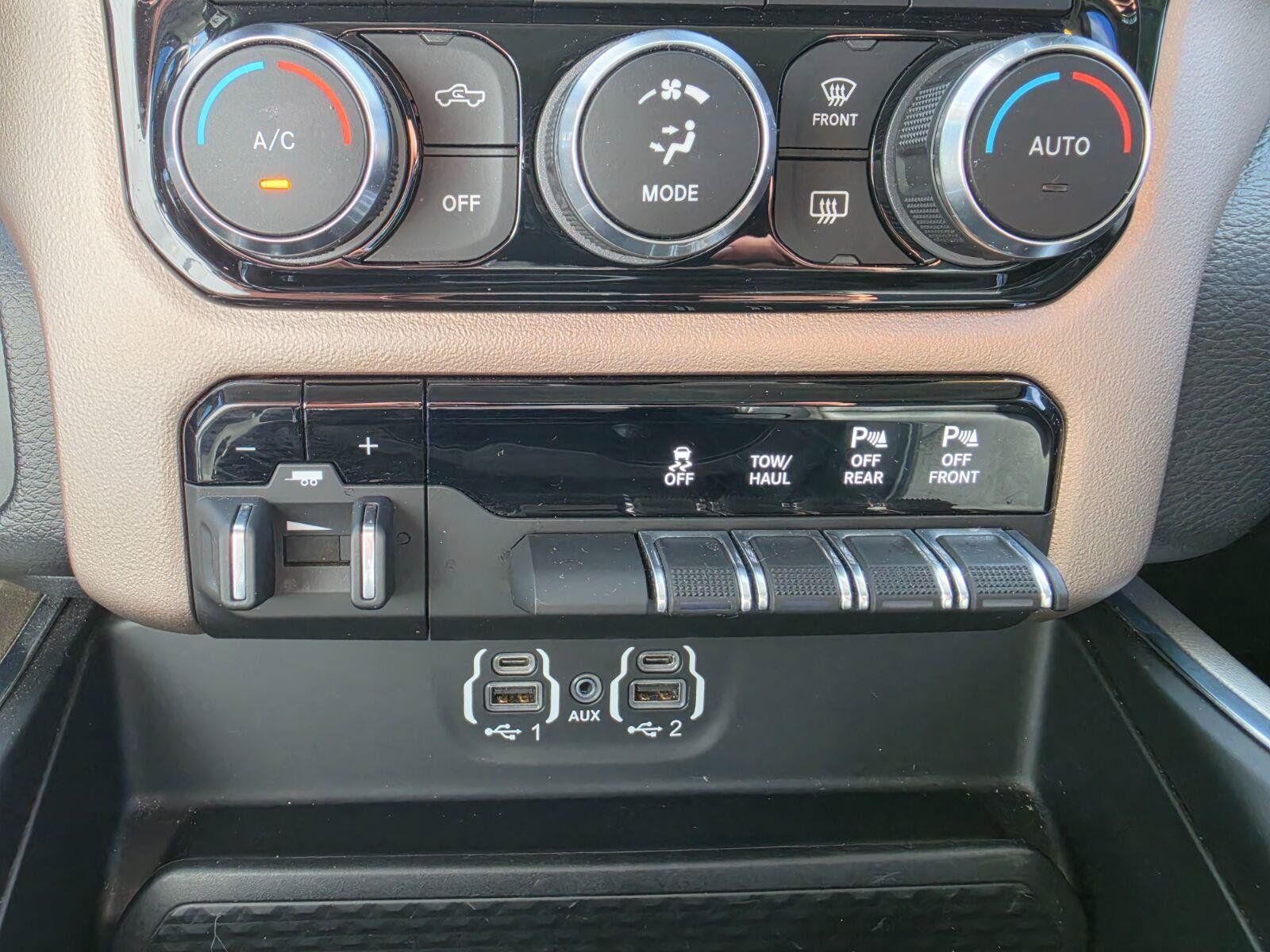 Used 2022 RAM 1500 Laramie AWD/4WD image 11