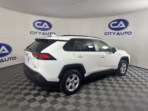 Used 2020 Toyota RAV4 XLE w/ Convenience Package image 3