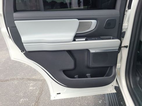 Used 2025 Ford Expedition Platinum w/ Driver's Package AWD/4WD image 11