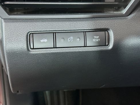 Used 2025 Nissan Altima 2.5 SV image 16