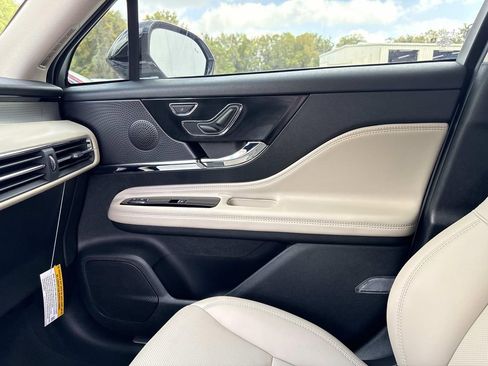 New 2026 Lincoln Corsair Premiere image 22