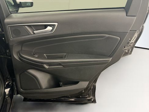 Used 2024 Ford Edge Titanium image 31