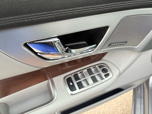 Used 2015 Jaguar XF Premium image 29