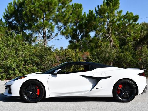 Used 2024 Chevrolet Corvette E-Ray Convertible w/ 3LZ AWD/4WD image 38