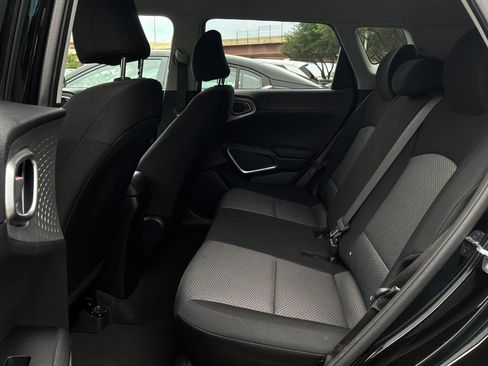 Used 2025 Kia Soul LX w/ LX Technology Package FWD image 11