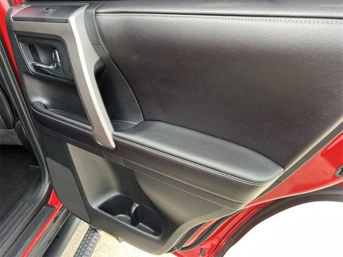 Used 2017 Toyota 4Runner SR5 Premium image 13