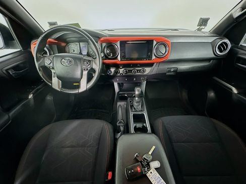 Used 2017 Toyota Tacoma TRD Off-Road w/ Tow Package (A/T) AWD/4WD image 10