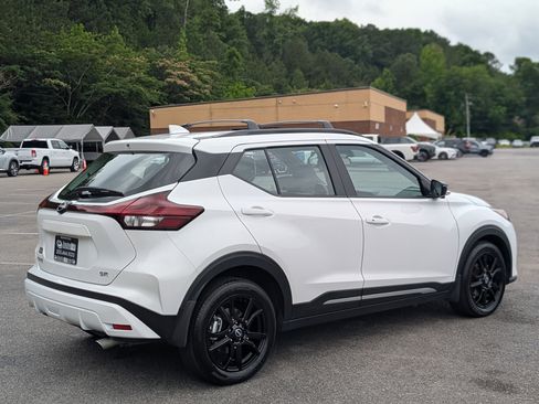 Used 2024 Nissan Kicks SR w/ SR Premium Package FWD image 9