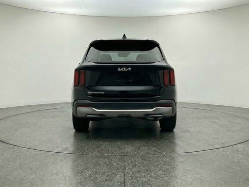 Used 2024 Kia Sorento S image 7