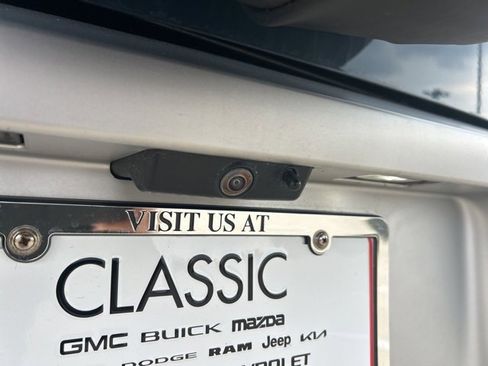 Used 2024 Land Rover Defender 110 S image 8