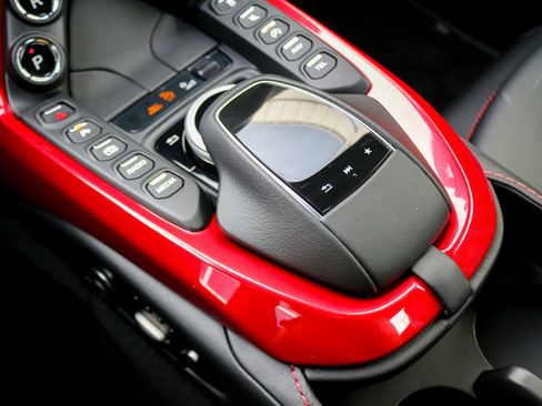 Used 2021 Aston Martin V8 Vantage Coupe RWD image 27