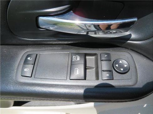 Used 2013 RAM C/V Tradesman image 9