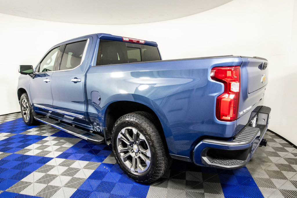 Used 2024 Chevrolet Silverado 1500 High Country w/ Technology Package AWD/4WD image 8