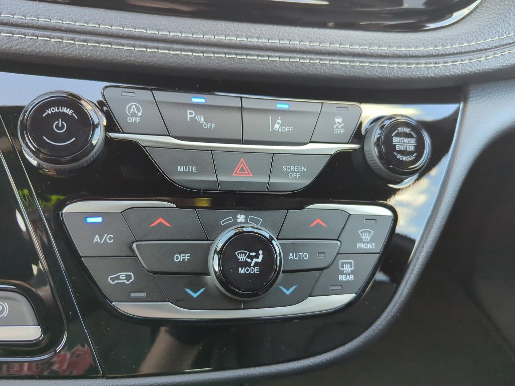 New 2027 Chrysler Pacifica Select AWD/4WD image 22