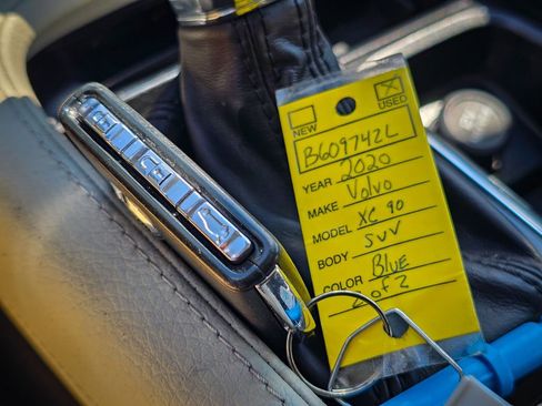 Used 2020 Volvo XC90 T6 Momentum w/ Protection Package Premier image 38