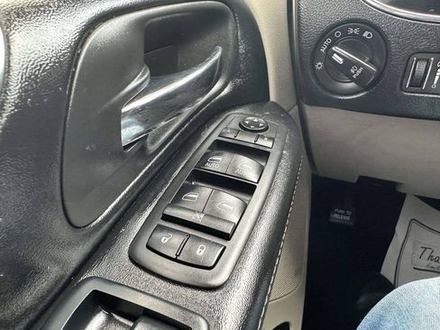 Used 2019 Dodge Grand Caravan SXT FWD image 26