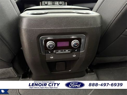 Used 2023 Chevrolet Suburban High Country image 12