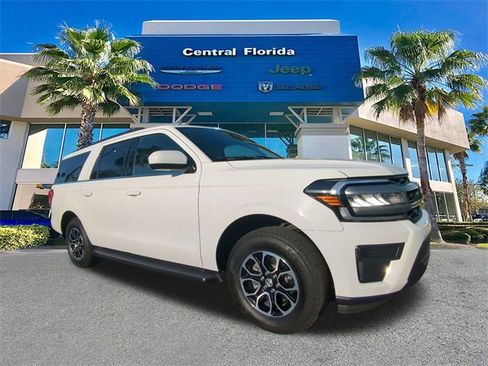 Used 2024 Ford Expedition Max XLT image 2