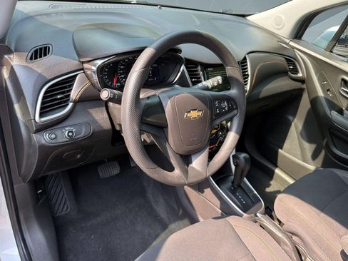 Used 2019 Chevrolet Trax LS FWD image 4