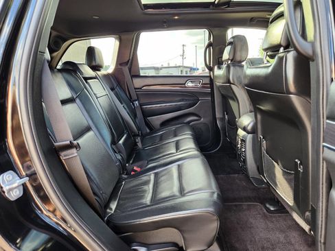 Used 2018 Jeep Grand Cherokee Overland image 14