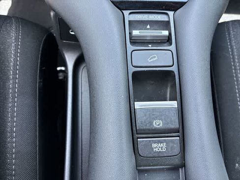 Certified 2026 Honda HR-V LX image 39