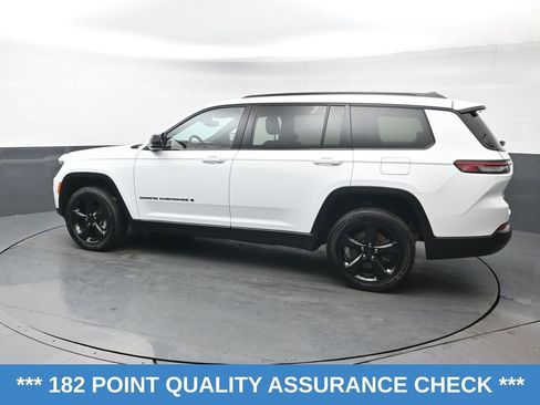Used 2023 Jeep Grand Cherokee L Laredo image 4