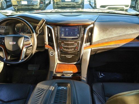 Used 2017 Cadillac Escalade ESV Luxury AWD/4WD image 17