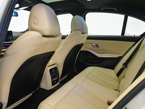 Used 2025 BMW 330i Sedan w/ Convenience Package image 22