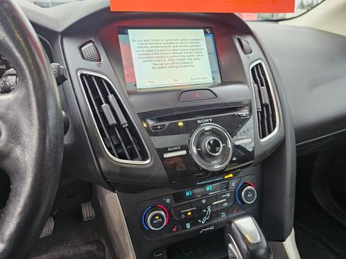 Used 2017 Ford Focus Titanium w/ Titanium Technology Package image 30