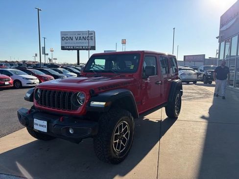 Used 2025 Jeep Wrangler Unlimited Rubicon image 2