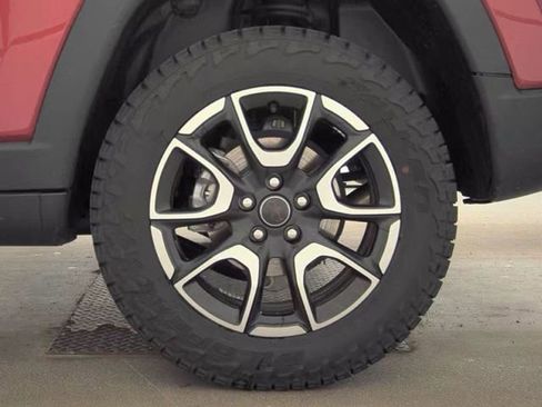 Used 2025 Jeep Compass Trailhawk AWD/4WD image 18