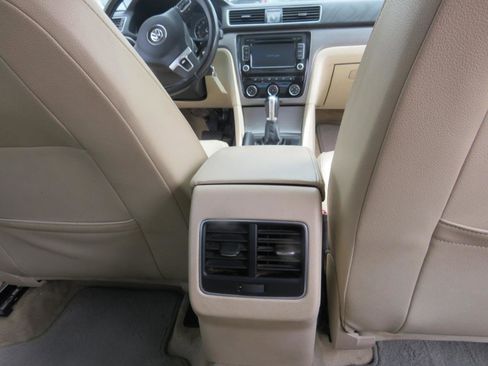 Used 2015 Volkswagen Passat TDI SE image 23