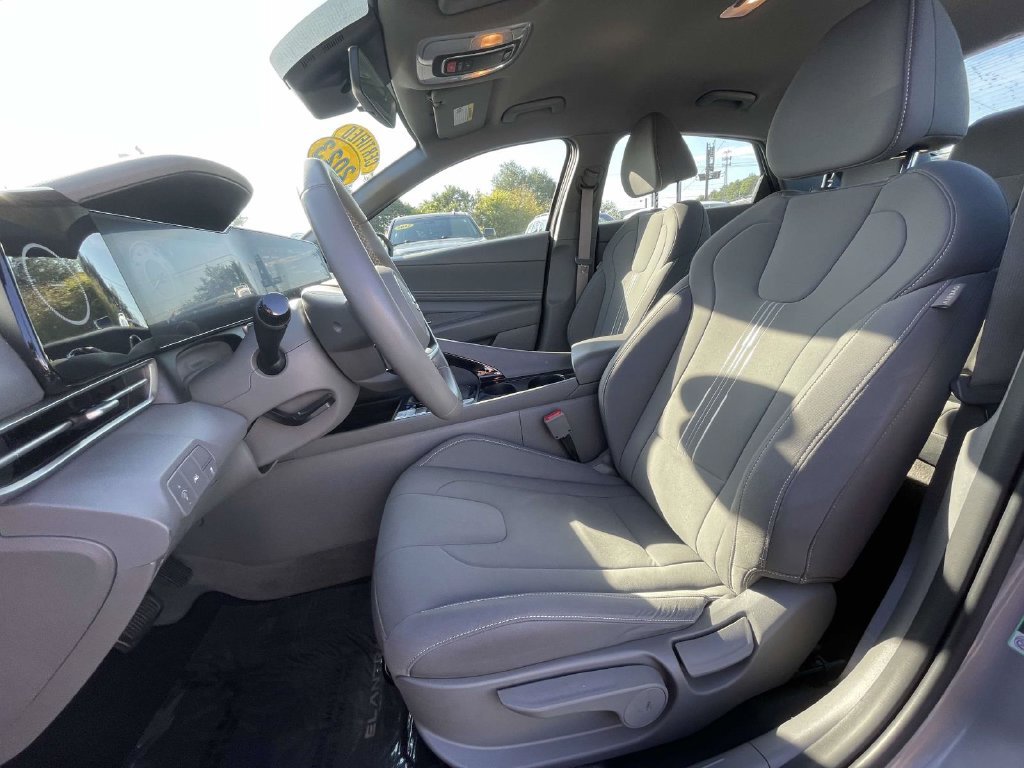 Used 2023 Hyundai Elantra SEL w/ Convenience Package FWD image 16