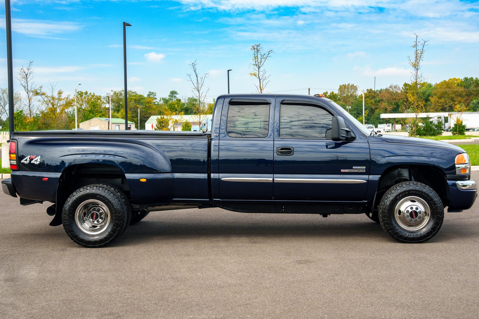 Used 2006 GMC Sierra 3500 SLE w/ Heavy-Duty Power Package AWD/4WD image 11