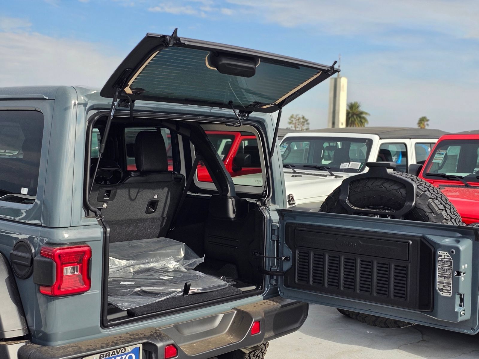 New 2026 Jeep Wrangler Unlimited Rubicon AWD/4WD image 11
