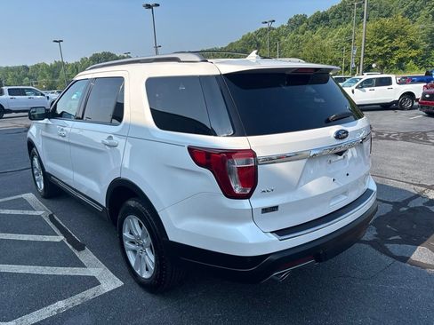 Used 2018 Ford Explorer XLT w/ Equipment Group 202A AWD/4WD image 7