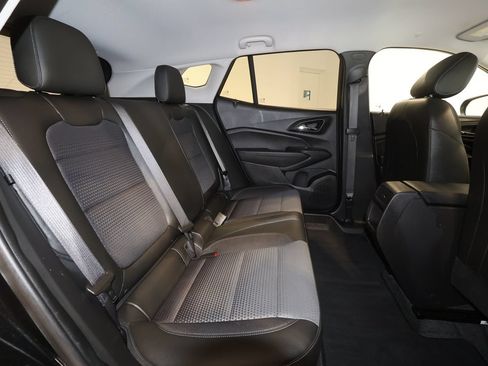 Used 2025 Chevrolet Trax LT FWD image 25