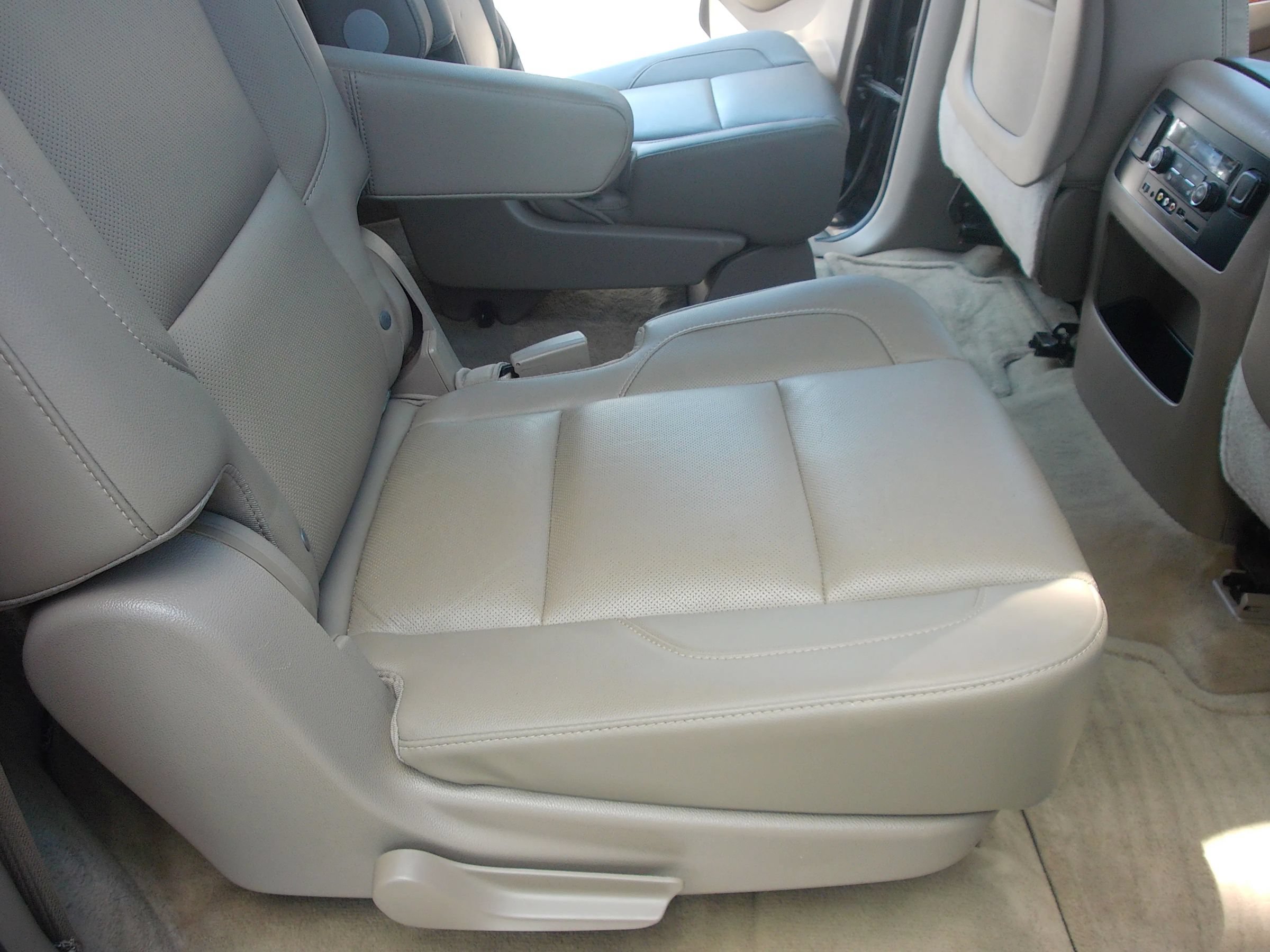 Used 2015 Chevrolet Suburban LTZ RWD image 43