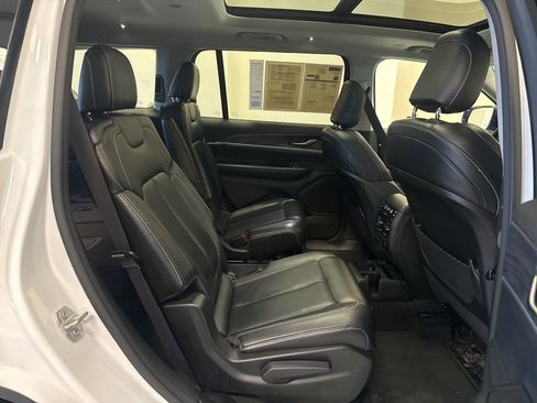 Used 2023 Jeep Grand Cherokee L Limited AWD/4WD image 20