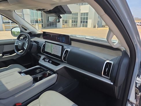 Used 2025 Ford Expedition Active AWD/4WD image 13