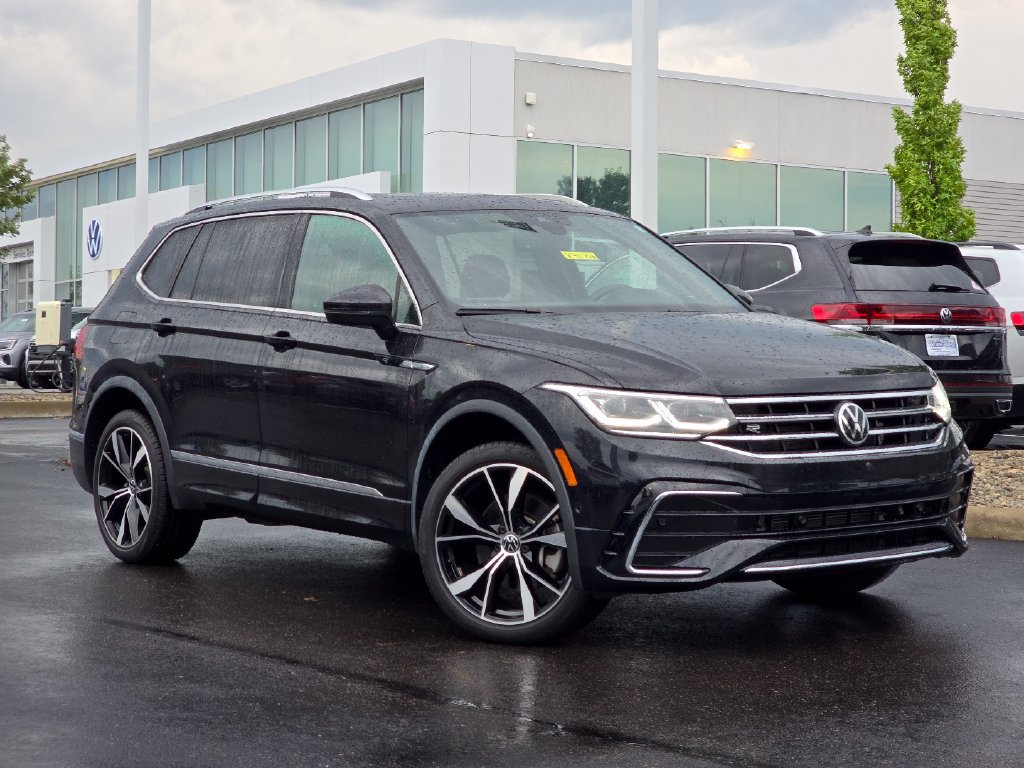 Used 2024 Volkswagen Tiguan SEL R-Line AWD/4WD image 1