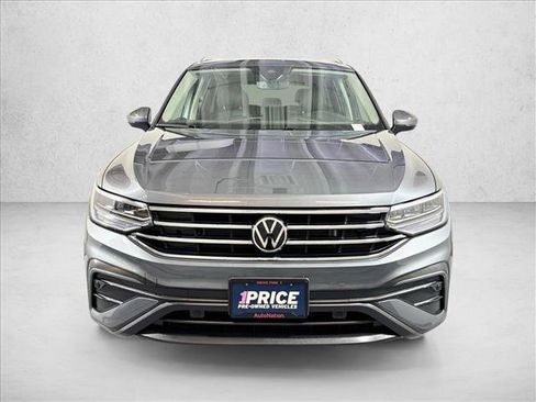 Used 2023 Volkswagen Tiguan SE FWD image 2