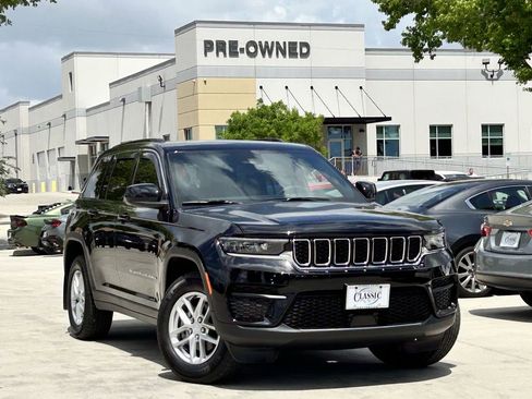 Used 2025 Jeep Grand Cherokee Laredo X RWD image 2