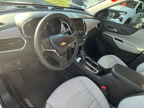 Used 2024 Chevrolet Equinox LS w/ LS Convenience Package FWD image 3