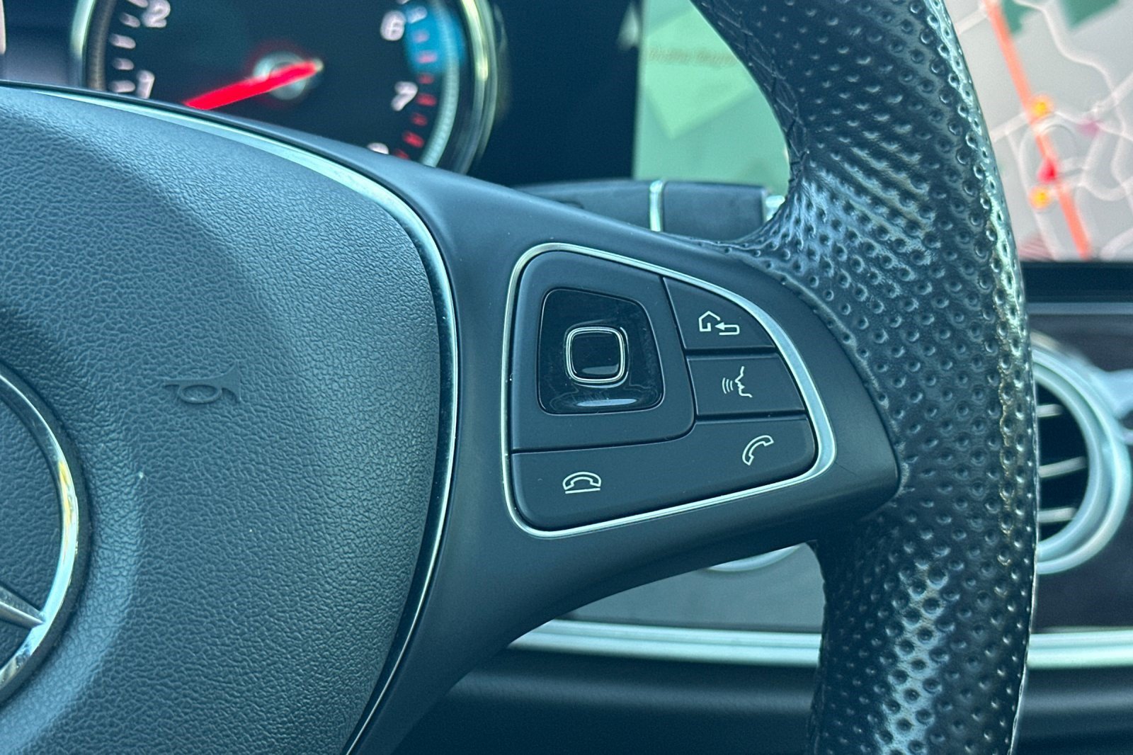 Used 2017 Mercedes-Benz E 400 4MATIC Wagon image 32