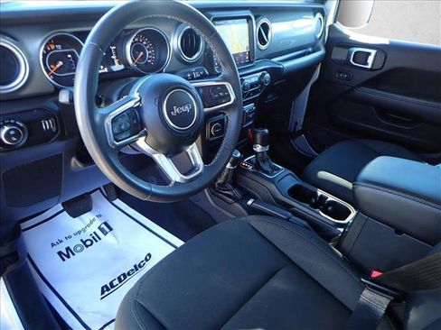 Used 2023 Jeep Gladiator Overland w/ Trailer Tow Package image 9