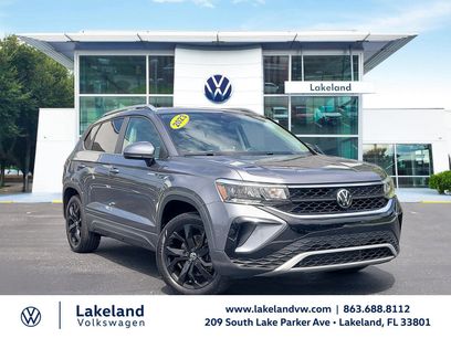 Used 2023 Volkswagen Taos SE w/ Panoramic Sunroof Package
