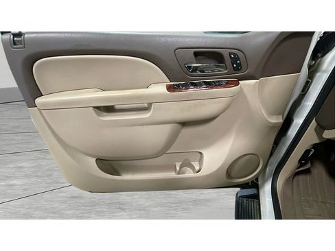 Used 2012 GMC Yukon XL SLT w/ SLT-2 Equipment Package image 9