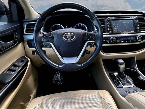 Used 2019 Toyota Highlander Limited Platinum AWD/4WD image 10