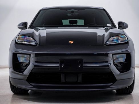 Certified 2025 Porsche Macan Electric image 6